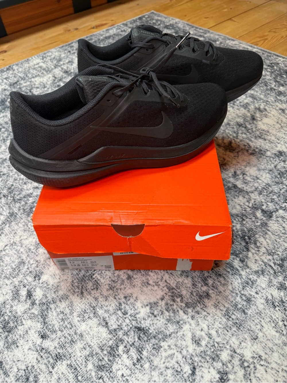 Nike Winflo 10 Men’s Black Athletic Sneakers